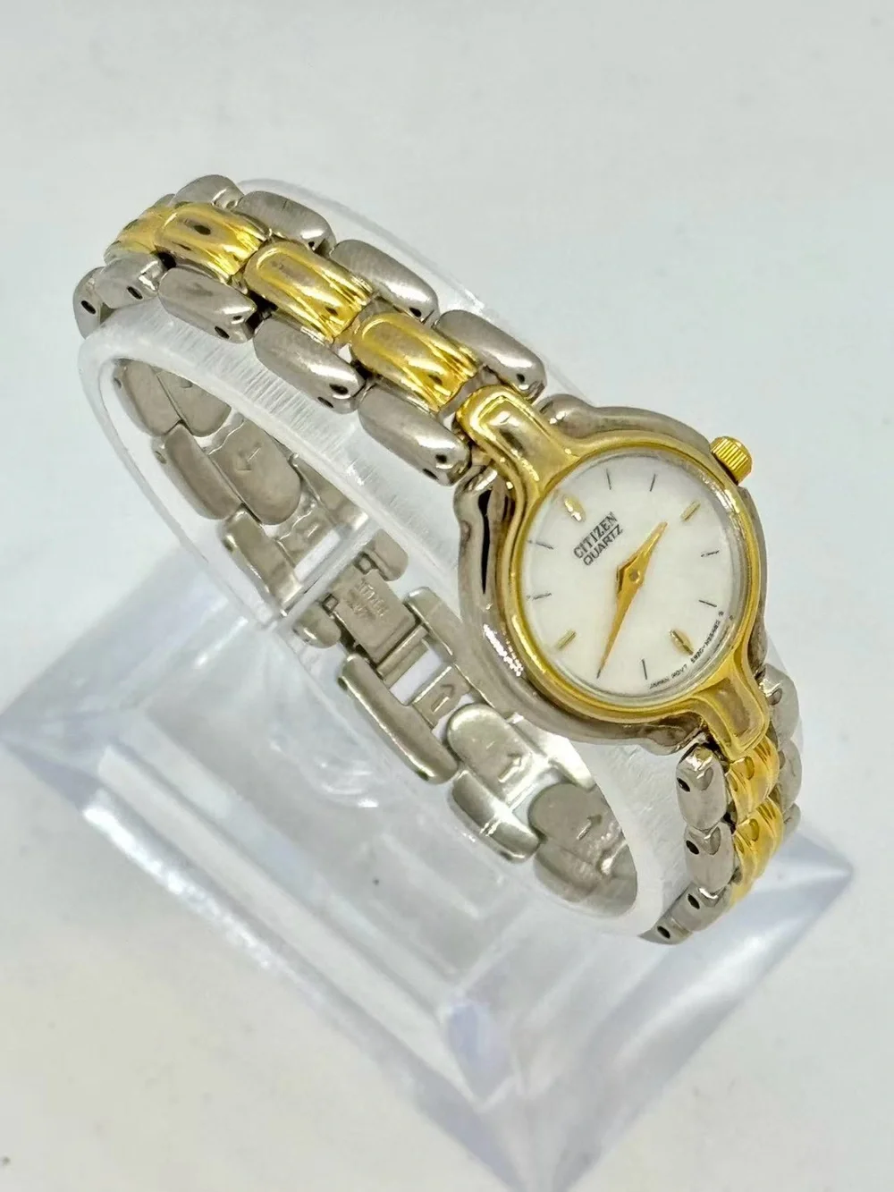 Vintage Citizen Women’s Quartz Two Tone Watch Mother of Pearl New Battery Runs